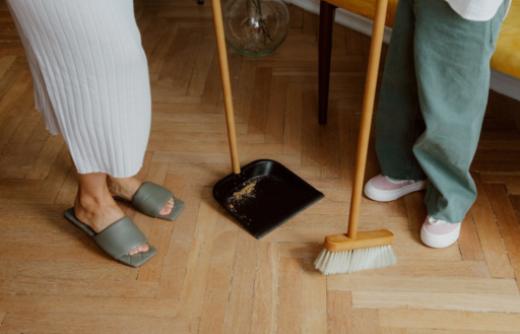 ¿Con qué no se debe limpiar la alfombra?